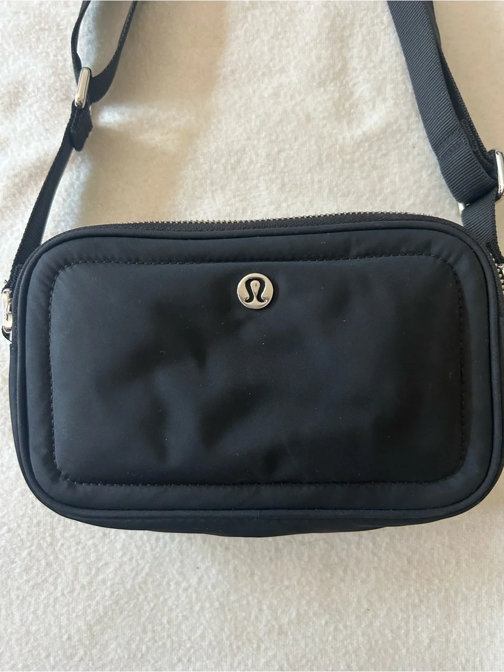 lululemon athletica Black Compact Camera Crossbody HTF